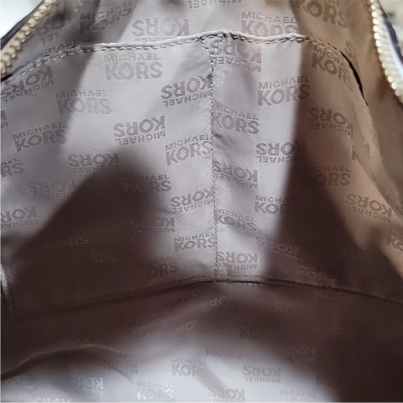 EUC Michael Kors Aria Studded Zip crossbody/shoulder strap corner piping missing - Picture 9 of 11
